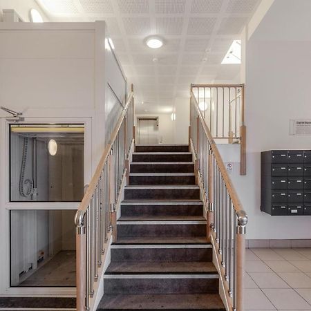 Roomspace Serviced Apartments - Capitol Square Епсъм Екстериор снимка